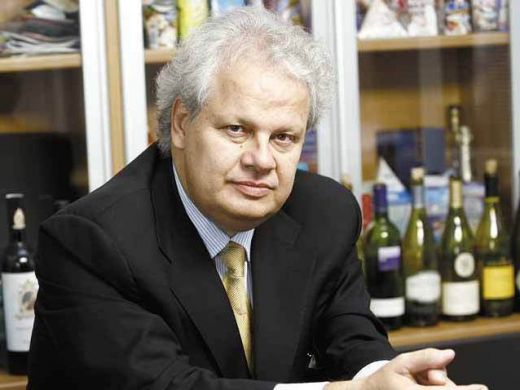 Omul de care se teme cel mai mult Coca Cola in Romania tocmai a facut rost de 14 milioane de euro ca sa-si extinda productia