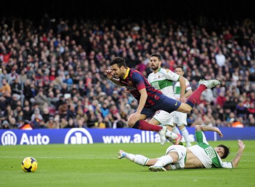 ISTORIE! <span style="color:#f00;">Platini a schimbat o regula IMPORTANTA de fotbal! </span>Un roman, primul din lume care a beneficiat de ea! Cum s-a modificat arbitrajul:
