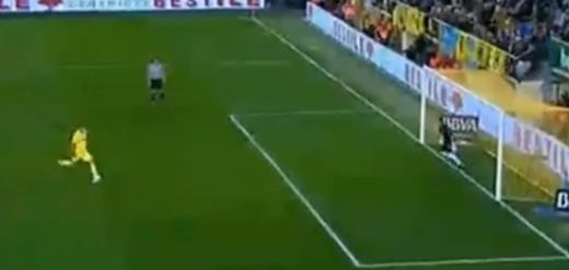 EPIC FAIL! <span style="color:#f00;">A primit un penalty, dar si-a batut joc de el!</span> Ratarea incredibila din Cupa Spaniei! VIDEO
