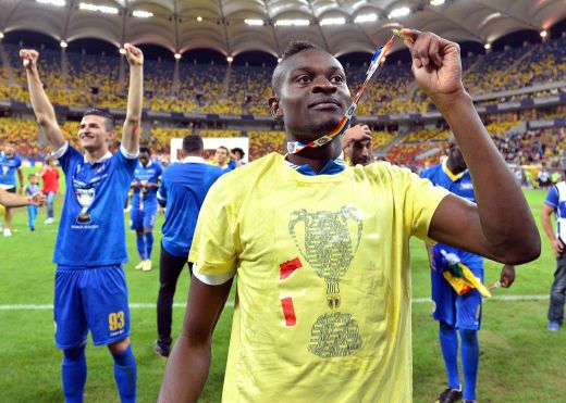 <span style="color:#f00;">Bokila, inapoi la Petrolul, insa doar in vizita! :)</span> Golgheterul de anul trecut a mers in cantonamentul "lupilor" si i-a cunoscut pe Mutu si Zicu! FOTO