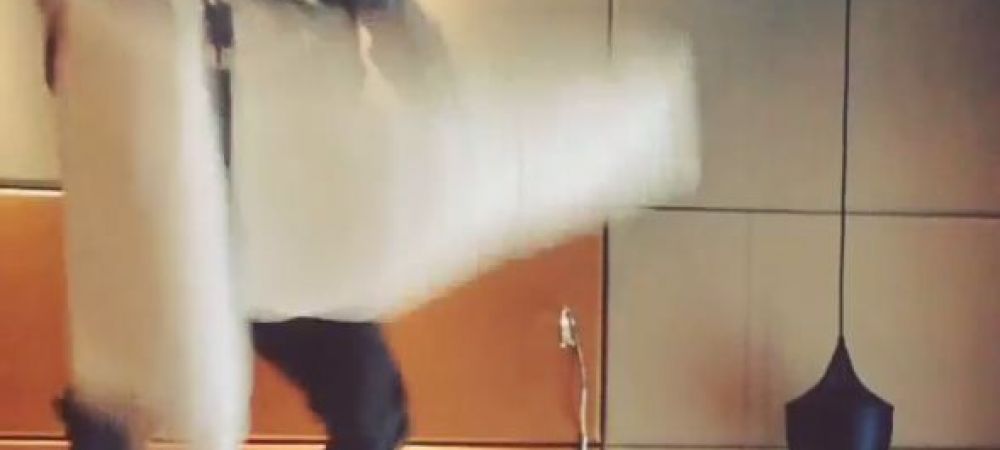 RELAXARE la next level! :)) <span style="color:#f00;">Dani Alves a mai facut una: a cantat si a dansat in fata camerei!</span> VIDEO