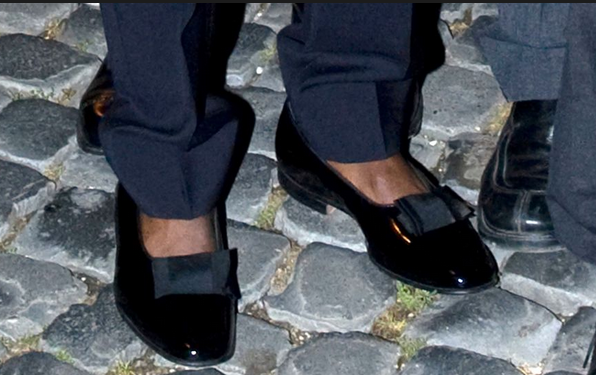 FOTO<span style="color:#f00;"> Aparitia "SOC" a lui Gervinho!</span> S-a prezentat la un eveniment incaltat cu pantofi de dama! :)