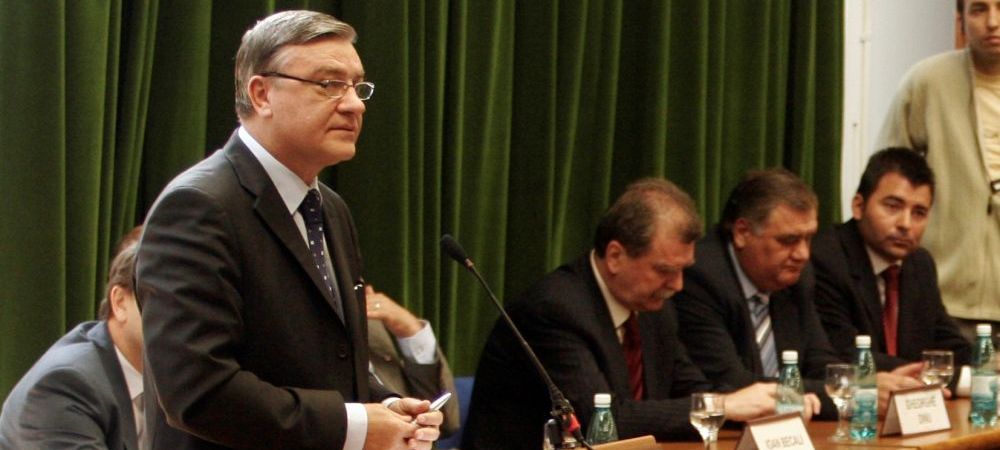 <span style="color:#f00;">"Daca ma interesa sa fiu presedintele FRF, eram!" </span>Atacul lui Mircea Sandu la Burleanu, dupa ce l-a acuzat ca-l lucreaza