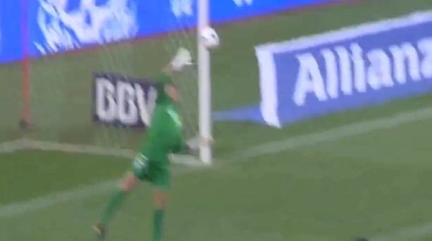 <span style="color:#f00;">Faza care ii dadea KO Barcelonei si lui Real in ultimul minut!</span> Ghinion teribil pentru Atletico, Simeone a sarit pe teren! <span style="color:#f00;">VIDEO</span>