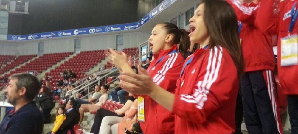 FOTO & VIDEO <span style="color:#f00;">A inceput Europeanul de gimnastica! </span>Romancele au facut deja SHOW in tribune! Imagini de la Sofia