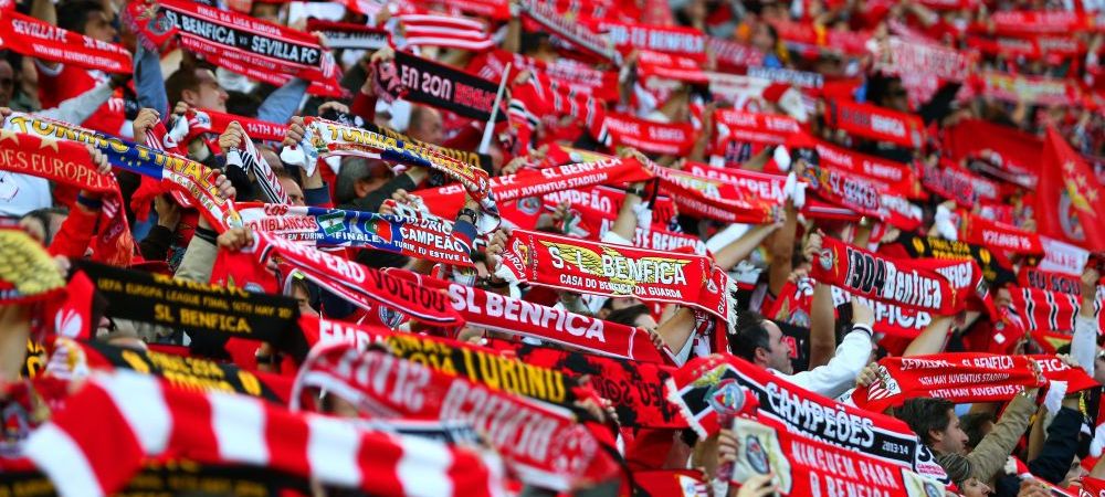 <span style="color:#f00;">INVITAT de LUX la finala Europa League!</span> Aparitia surpriza din tribuna, alaturi de un roman! FOTO