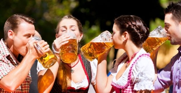 Romania, in primele 10 tari din lume in privinta consumului de alcool. Topul la care suporterii din fotbal au contribuit din plin