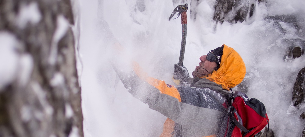 Horia Colibasanu si Peter Hamor reiau astazi ascensiunea Muntelui Everest!<span style="color:#f00;"> Care e principalul pericol la peste 8000m altitudine</span>