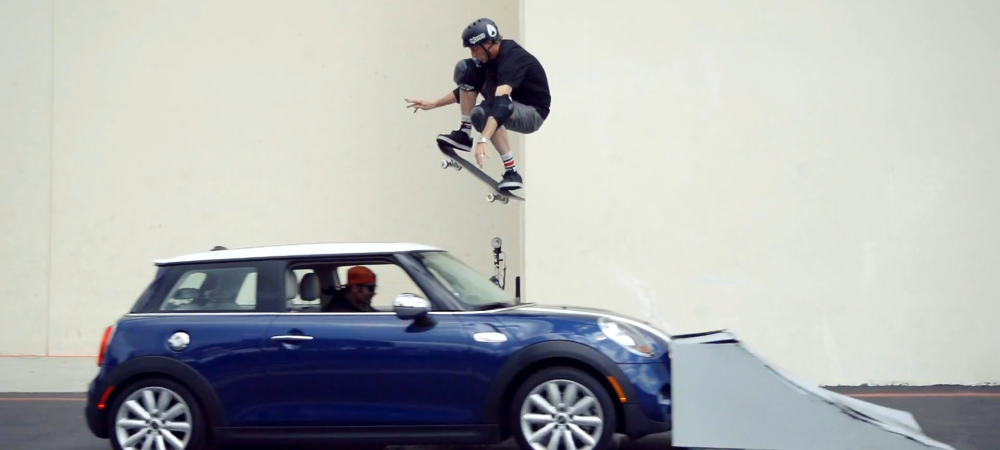 Tony Hawk REVINE! <span style="color:#f00;">Saritura SPECTACULOASA peste o masina aflata in miscare! </span>VIDEO