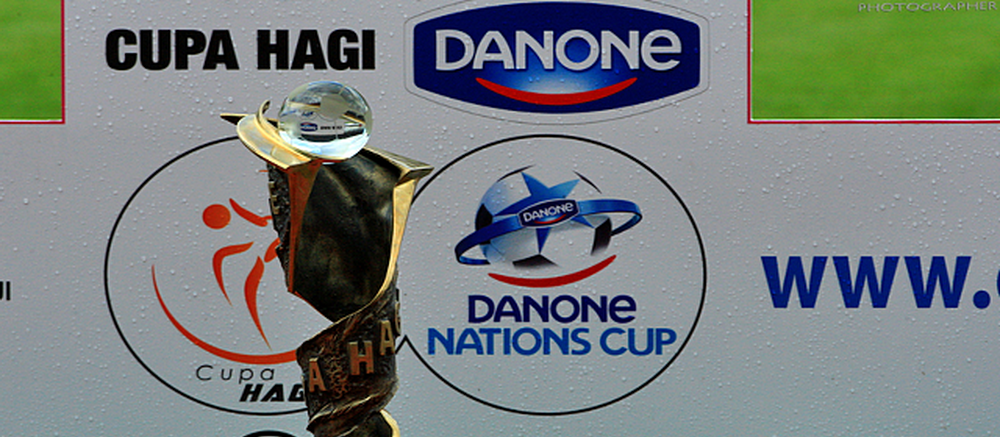 <span style="color:#f00;">Fotbal PUR si simplu: Cupa Hagi se vede pe 1 iunie la Sport.ro! </span>Programul meciurilor: