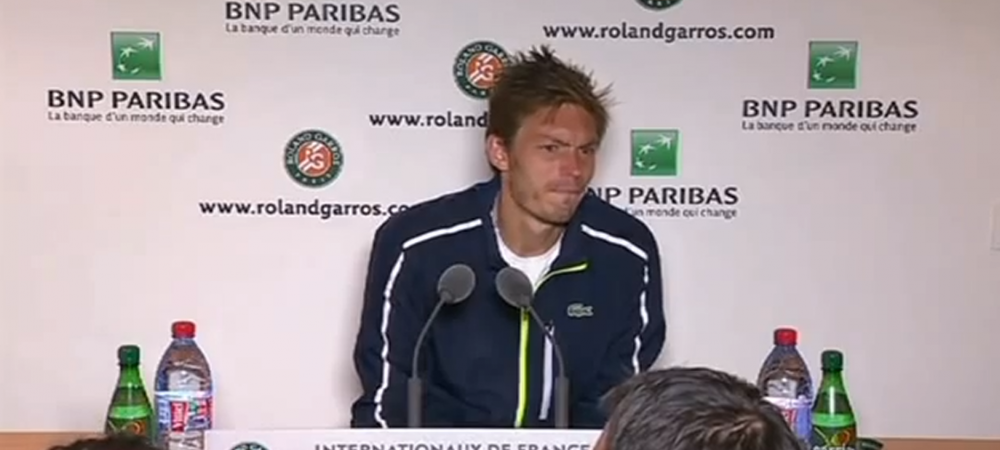 <span style="color:#f00;">"Pe bune, esti serios?!"</span> Cea mai tare faza de la Roland Garros! Ce a patit un jucator la conferinta de presa