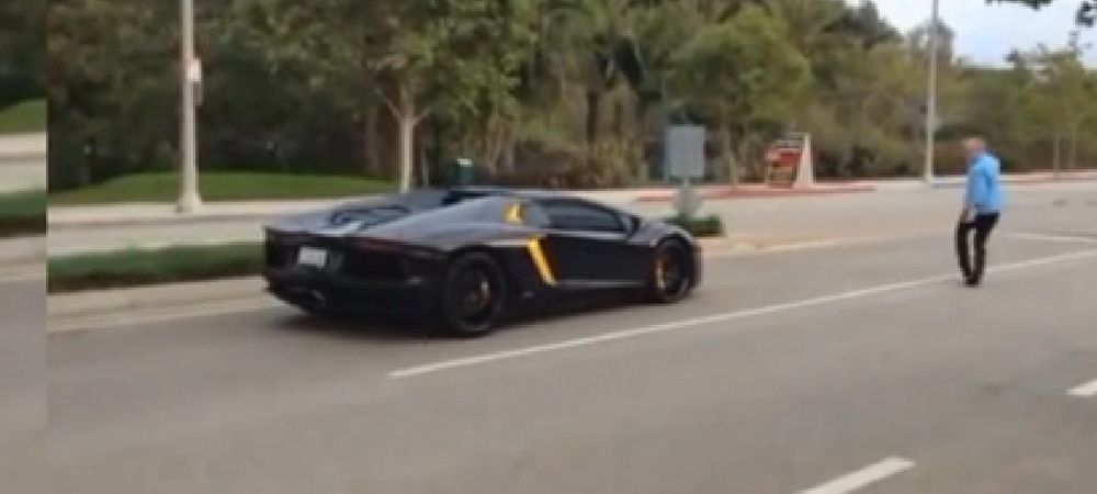 <span style="color:#f00;">A iesit cu un Aventador, dar a avut un soc!</span> Ce i s-a intamplat cand a dat de un pieton nervos: <span style="color:#f00;">"Sa te mai prind ca ai viteza!"</span>