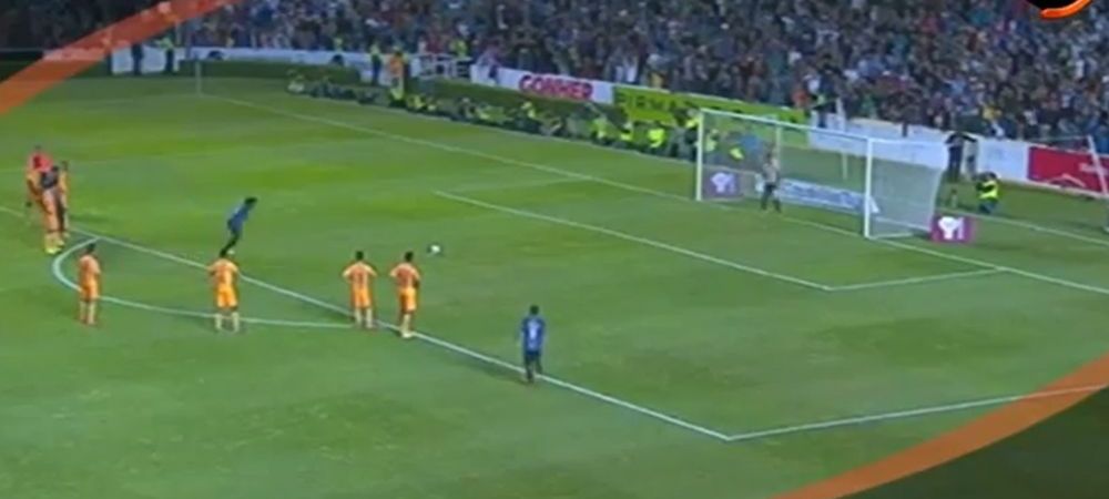 <span style="color:#f00;">CE PENALty! </span>Ronaldinho a socat pe toata lumea la meciul de debut! <span style="color:#f00;">Ce s-a intamplat cand se pregatea sa inscrie primul gol </span>VIDEO