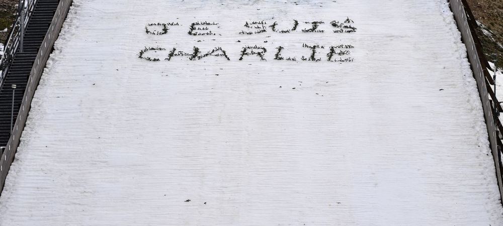 <span style="color:#f00;">"O zi istorica!" </span>Mars de un milion de oameni acum pe strazile din Paris | Lazio si-a schimbat tricourile pentru meciul cu Roma in memoria victimelor din Franta. FOTO
