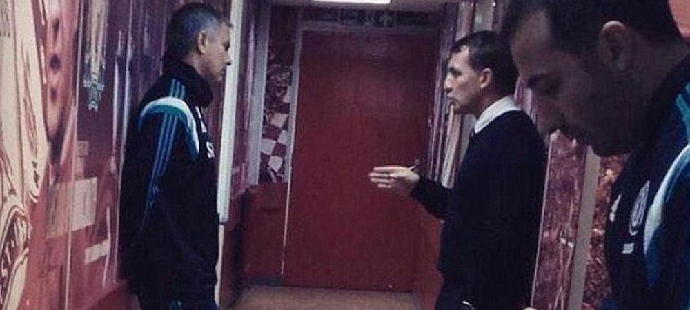 <span style="color:#f00;">"Poate il aduc aici"</span> Anuntul lui Mourinho despre o mutare SF a lui Gerrard la Chelsea. Cum a fost surprins la meciul cu Liverpool