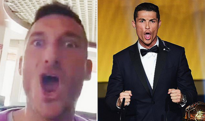 <span style="color:#f00;">"Siiiiiiiiiii" :))</span> Totti l-a imitat pe Cristiano Ronaldo, colegii sai s-au amuzat teribil! Vezi faza VIDEO