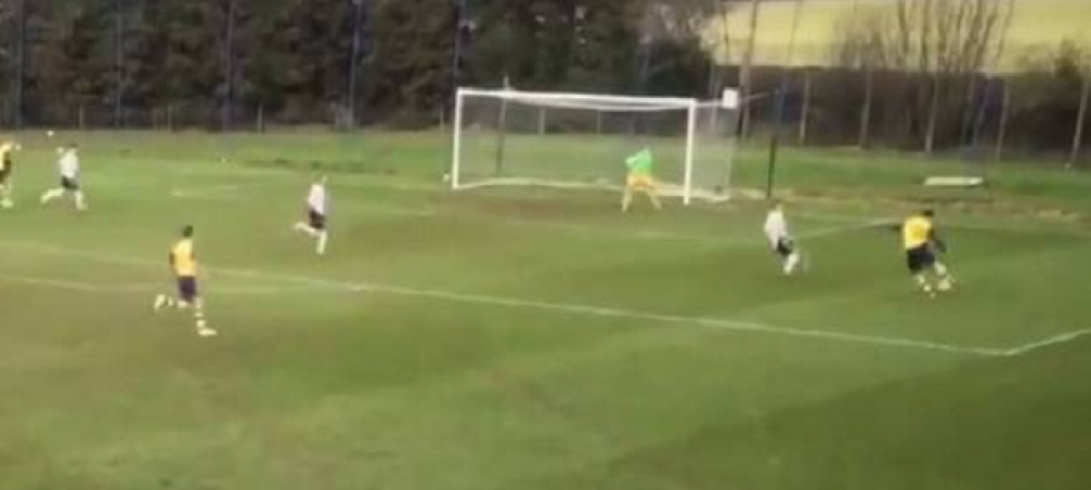 Beckham jr, pe urmele tatalui sau! Faza de senzatie la Arsenal,<span style="color:#f00;"> Brooklyn are fix miscarile lui David Beckham: VIDEO</span>