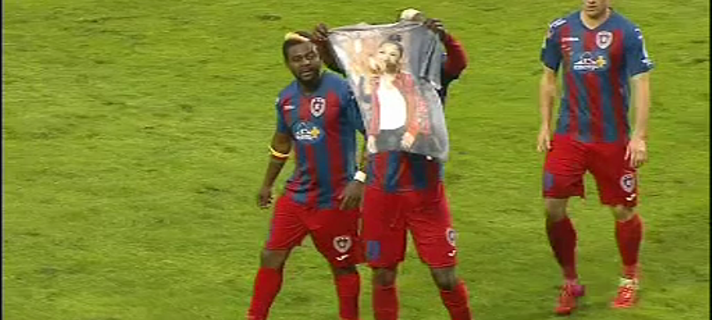 <span style="color:#f00;">Gest senzational facut de N'Doye catre ANDRA</span> dupa golul marcat cu Viitorul. S-a dus pe banca si a scos tricoul asta. FOTO