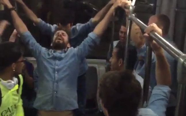 <span style="color:#f00;">Pique a facut SHOW la sarbatoarea de titlu a Barcei! </span>Cum au petrecut catalanii pentru titlul 23. VIDEO