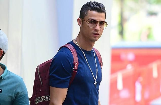 Cristiano Ronaldo are o noua iubita! <span style="color:#f00;">O BOMBA sexy care seamana perfect cu Irina Shayk! </span>FOTO