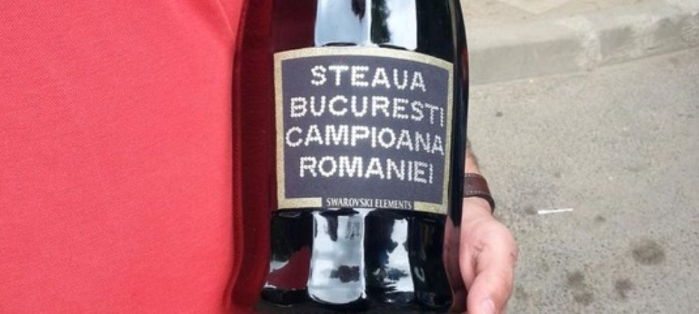 <span style="color:#f00;">STICLE URIASE de sampanie pentru sarbatoarea de titlu a Stelei</span>. Surpriza fanilor care au venit la Iasi pentru meciul decisiv. FOTO