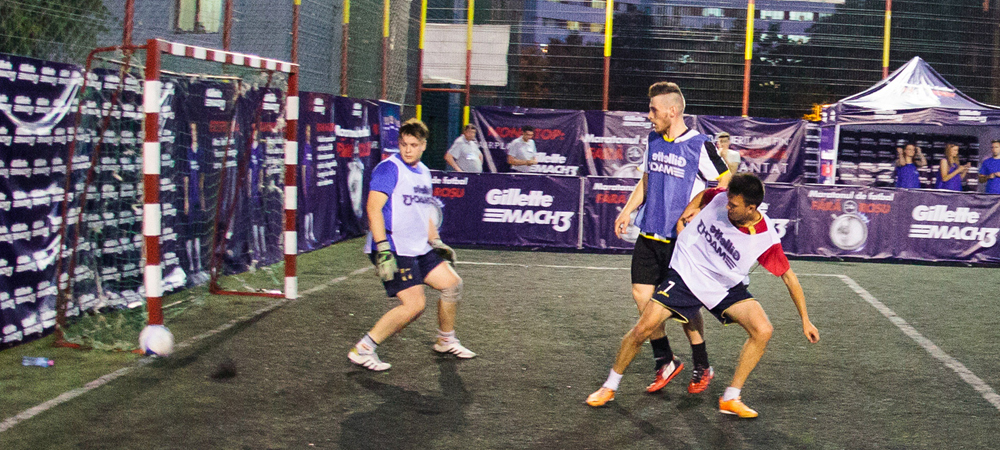 (P) Afla cum a fost la maratonul de fotbal fara rosu din Iasi, unde Costel Galca a facut spectacol!