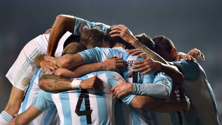 <span style="color:#f00;">MACEL! MACEL! MACEL! </span>Argentina a zdrobit-o pe Paraguay cu 6-1 si joaca finala cu Chile! Messi a dat 3 "assisturi"! VIDEO