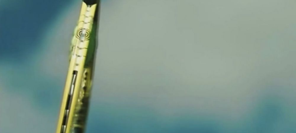 <span style="color:#f00;">Nu ti-ai fi putut imagina ASA CEVA! </span>Ce se intampla cu o minge de tenis cand o lovesti cu 230 de km pe ora! <span style="color:#f00;">VIDEO</span>