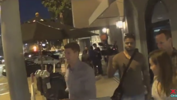 <span style="color:#f00;">"Oh, e mai frumusel decat David Beckham" :) Gerrard, asaltat de paparazzi</span> cu o saptamana inainte de debutul la LA Galaxy <span style="color:#f00;">VIDEO</span>