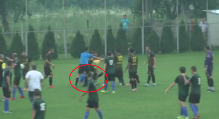 Ce pedepse au primit jucatorul si antrenorul care <span style="color:#f00;">au calcat in picioare arbitrul la un meci de Cupa Romaniei,</span> acum 3 zile