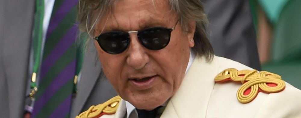 FOTO INCREDIBIL! Imaginea zilei in Europa! Cum a venit imbracat Ilie Nastase in fata a mii de oameni! Toti au ramas masca