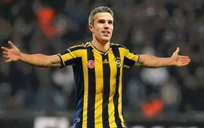<span style="color:#f00;">Salariu colosal pentru Van Persie! </span>A intrat in TOP 5 cei mai bine platiti fotbalisti dupa ce a acceptat oferta lui Fenerbahce