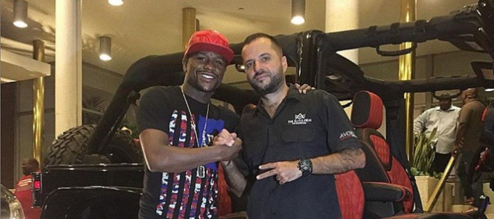 <span style="color:#f00;">NEBUNIE CURATA! Mayweather loveste din nou.</span> A luat un Jeep si 100.000 de dolari. Ce a facut apoi e senzational