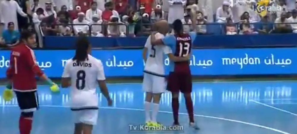 <span style="color:#f00;">VIDEO SENZATIONAL!</span> Moment urias cu Zidane pe terenul de fotbal. Ce a facut un adversar in fata lui e GENIAL