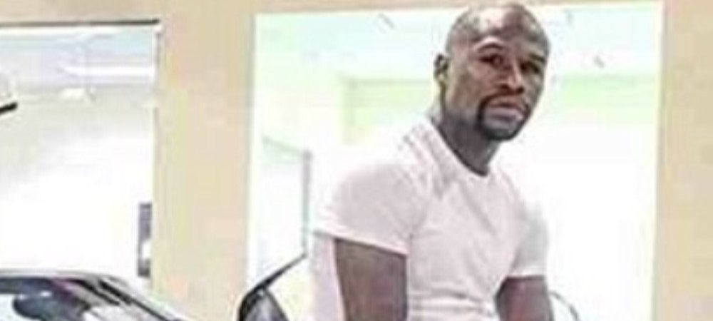 <span style="color:#f00;">Imagini FABULOASE! </span>Cum arata noua masina de 4.2 mil euro cumparata de Mayweather! <span style="color:#f00;">Prinde 408 km/h si sunt doar 3 modele in lume</span>