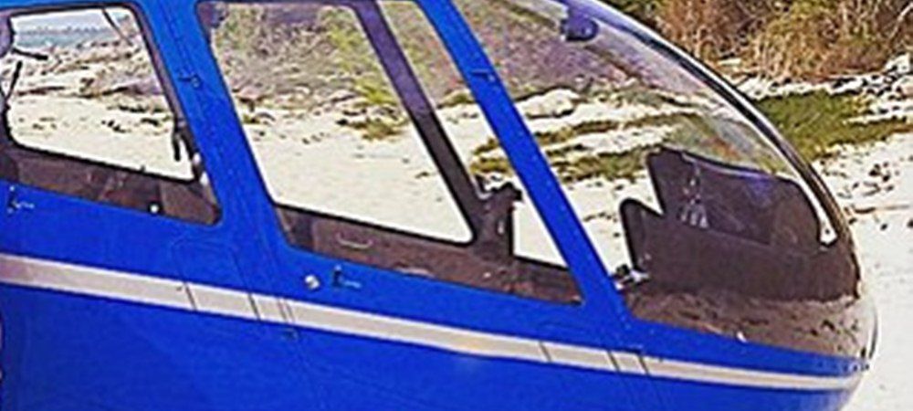 <span style="color:#f00;">Sa mearga cu taxiul pe plaja? In niciun caz! </span>Cine este fotbalistul milionar care a ales sa ATERIZEZE la plaja cu elicopterul. FOTO