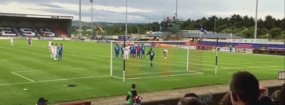 <span style="color:#f00;">GOOOOOL ASTRA! </span>Budescu, o noua executie perfecta din lovitura libera. Vezi faza care o trimite aproape de turul 3