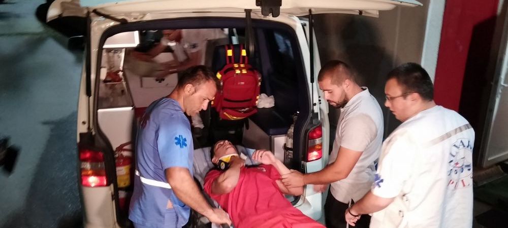 FOTO<span style="color:#f00;"> Filip, transportat de urgenta la spital! </span>A fost lovit cu GENUNCHIUL in cap de un adversar! Verdictul medicilor