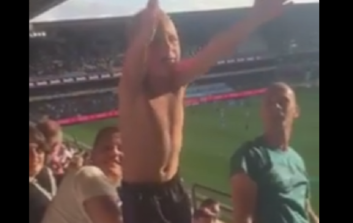 Liderul de galerie de la Anderlecht are 6 ani. <span style="color:#f00;">Cum reactioneaza ultrasii cand pustiul incepe sa tipe in tribune :) VIDEO</span>