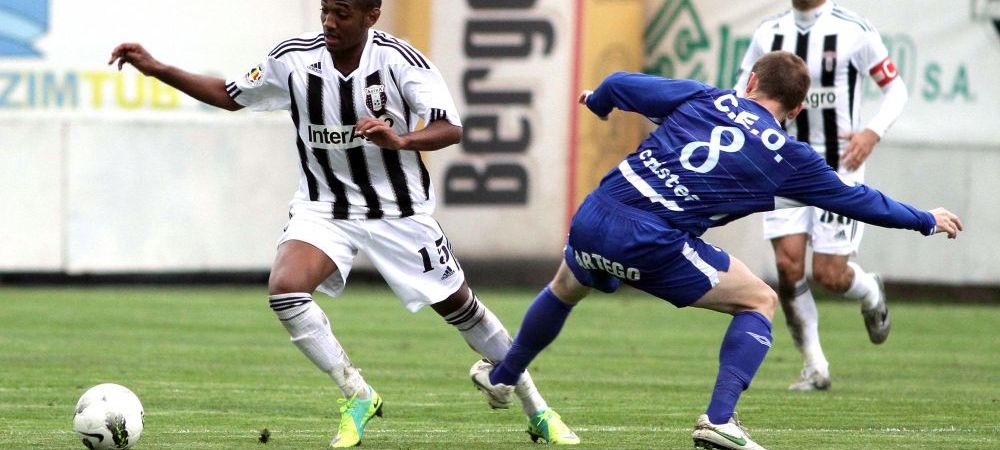 "Nu stiu daca voi fi la Astra si in turul urmator, dar pentru moment sunt aici". <span style="color:#f00;">Ce spune brazilianul De Amorim despre calificarea Astrei si despre transferul la Steaua</span>