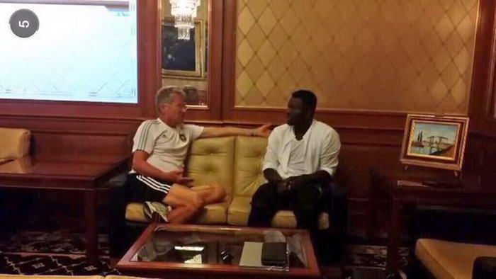 FABULOS! <span style="color:#f00;">Boloni l-a luat pe Muntari si nu se opreste aici! </span>Ce fost STAR de la Milan urmeaza la Al Ittihad! 