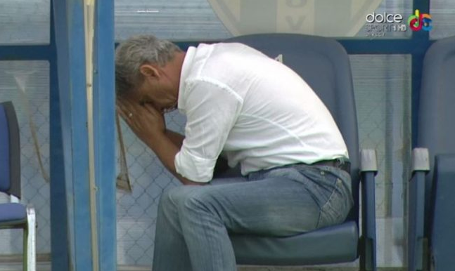 <span style="color:#f00;">Imaginea etapei in Liga I!</span> Cartu nu a putut sa se uite la penalty-ul ratat de Ferfelea. <span style="color:#f00;">Cum a urmarit executia</span>