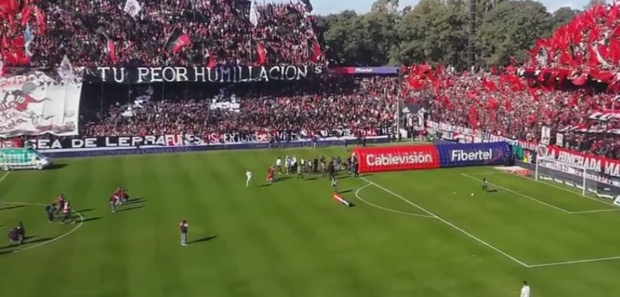 <span style="color:#f00;">N-ai vazut asa ceva pe stadion!</span> NEBUNIE in Argentina. Ce s-a intamplat in tribune la derby-ul Newell's - Rosario Central
