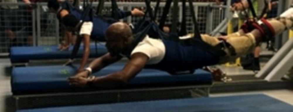<span style="color:#f00;">Mayweather sfideaza gravitatia!</span> La ce antrenamente se supune inainte de ultima lupta din cariera. FOTO