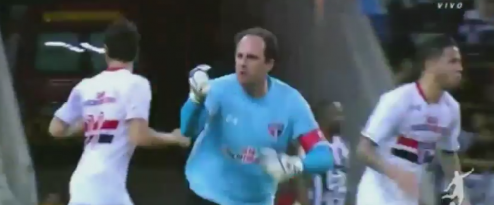 <span style="color:#f00;">GOOOOL Rogerio Ceni! Al 131-lea gol pentru Sao Paulo</span>. Cum a marcat din penalty