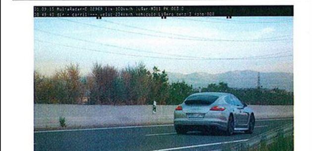 <span style="color:#f00;">Politia a oprit un Porsche Panamera care mergea cu 234 km/h! </span>Surpriza maxima cand au vazut cine e la volan