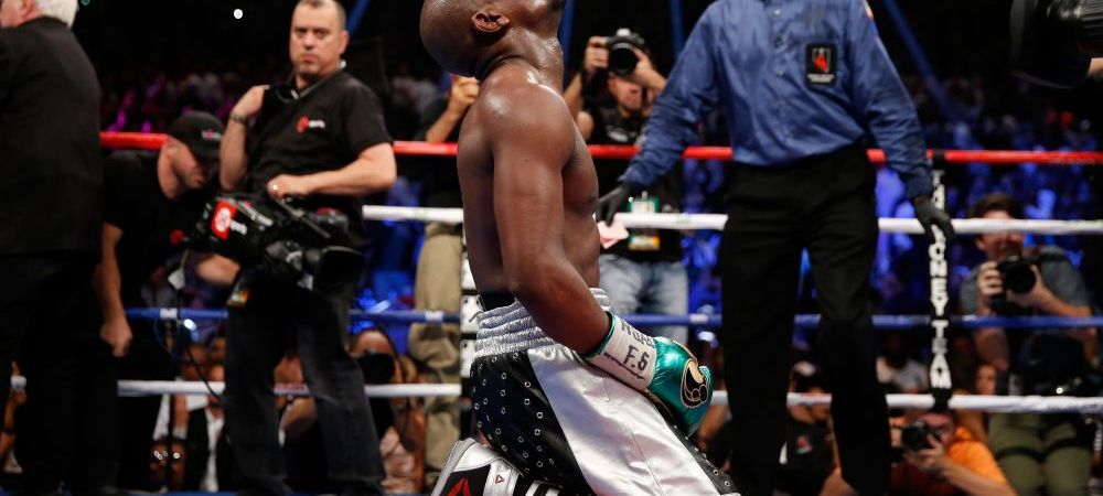 That's all, folks | <span style="color:#f00;">Floyd Mayweather spune "la revedere" unei cariere fabuloase si se retrage din postura de campion.</span> Ce s-a intamplat azi-noapte