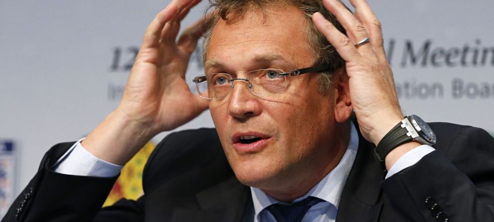 <span style="color:#f00;">Un nou CUTREMUR la FIFA! </span>Secretarul general, suspendat pentru CORUPTIE! <span style="color:#f00;">E acuzat ca vindea bilete pe piata neagra!</span>