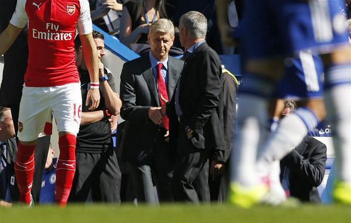 <span style="color:#f00;">S-a terminat razboiul! </span>Ce au facut Wenger si Mourinho inainte de a intra pe teren in Chelsea - Arsenal