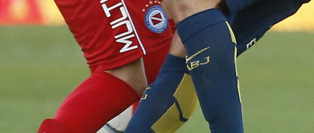 <span style="color:#f00;">ATENTIE, IMAGINI SOCANTE! Tevez si-a distrus adversarul in ultimul meci!</span> Toata lumea a privit ingrozita cum i s-a facut piciorul. FOTO